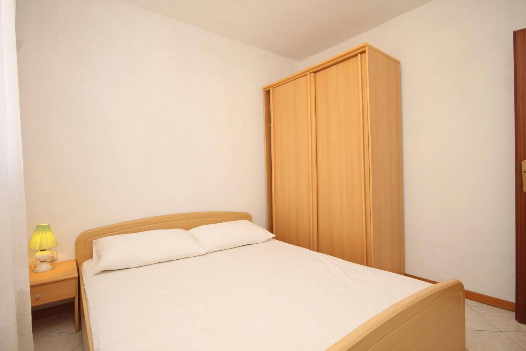 Apartments By The Sea Rukavac, Vis - 2478 Rukavac  Ruang foto